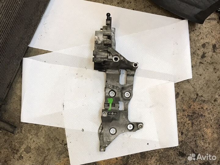 Кронштейн генератора VAG 04L903143B