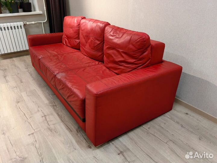 Кожаный диван