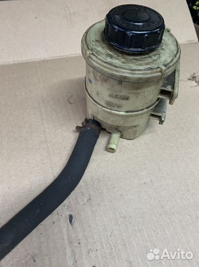 Бачок гура Nissan Almera G15