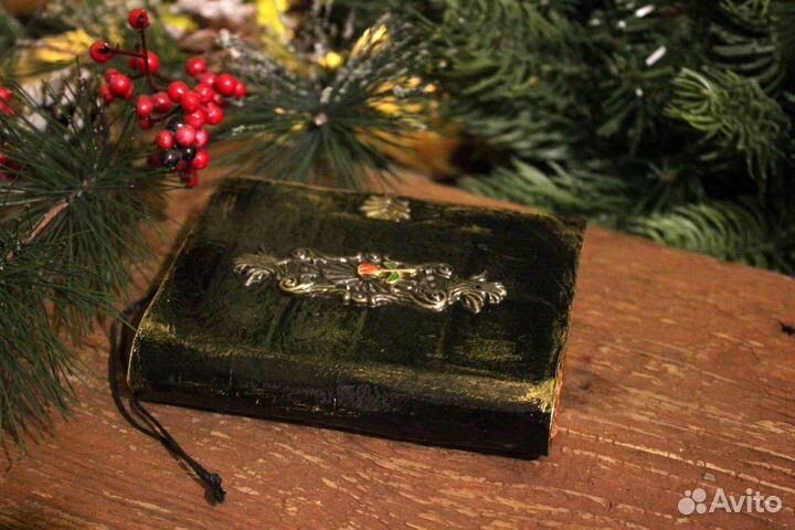 Игрушка на ёлку в виде книги