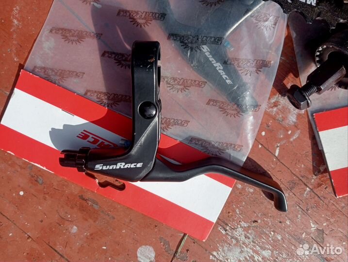 Велозапчасти(каретки,шатуны,тормоза)