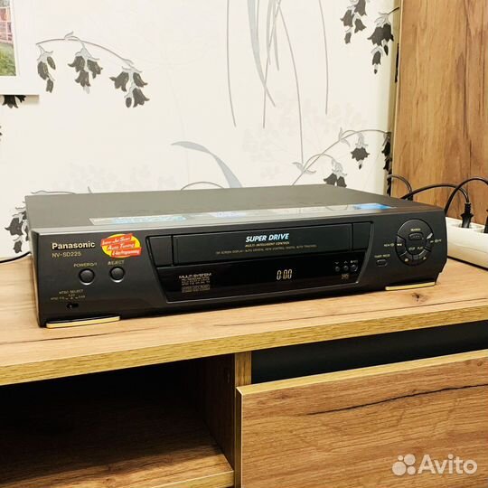 Видеомагнитофон Panasonic NV-SD225