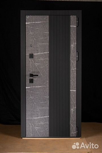 Дверь входная Марморис зеркало