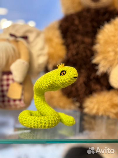 Змея зелёная вязаная