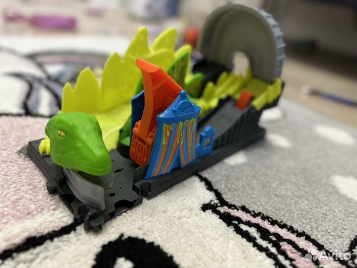 Набор hot wheels Сити Атака динозавра GTT68