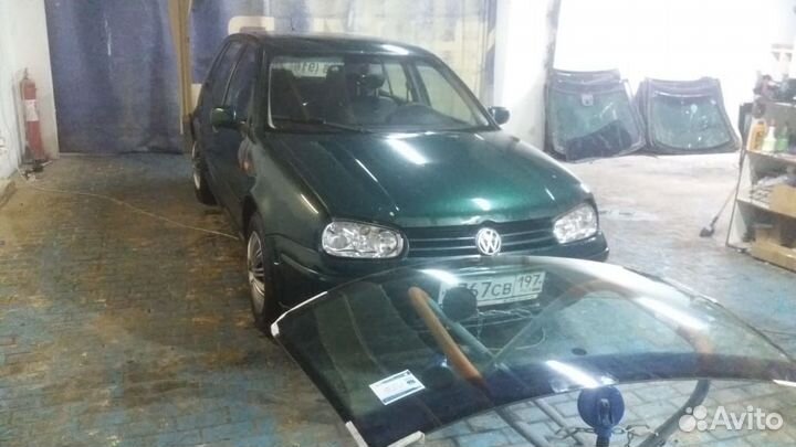 Лобовое стекло Фольксваген Гольф 4