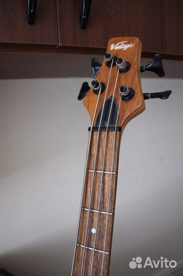 Бас гитара Vintage
