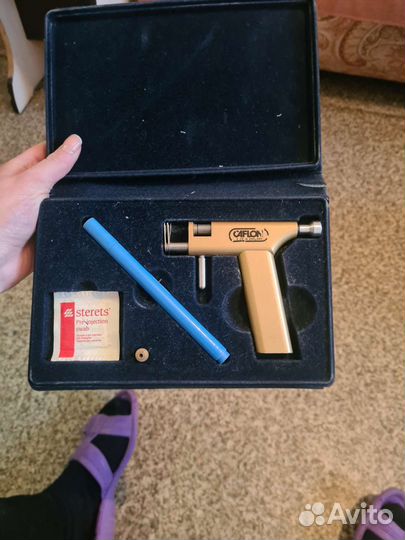 Пистолет для прокалывания ушей