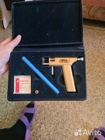 Пистолет для прокалывания ушей