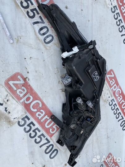 Toyota Corolla E180 фара правая