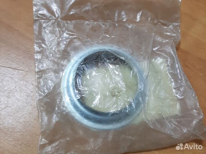 Пыльник хвостовика заднего моста Freelander LR0175