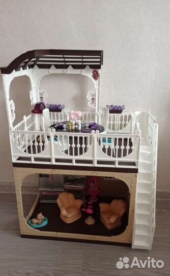 Кукольный домик с мебелью