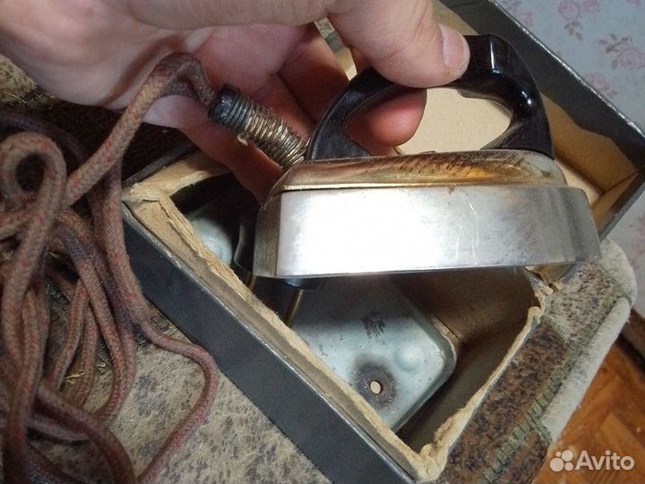 Малогабаритный электрический утюг