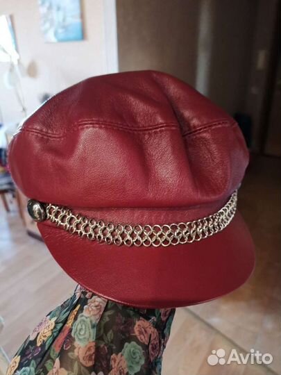 Кепка кожаная женская