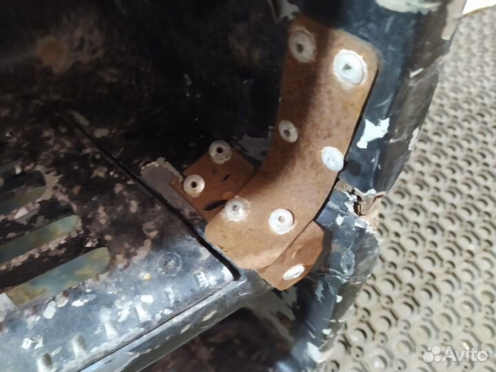 Корпус подножек правый Daf XF105, Daf XF95