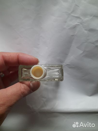 Пустой флакон от духов 