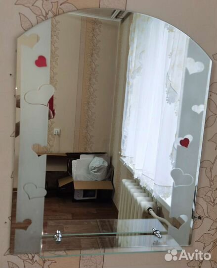 Зеркало 53,5*66 см с полочкой