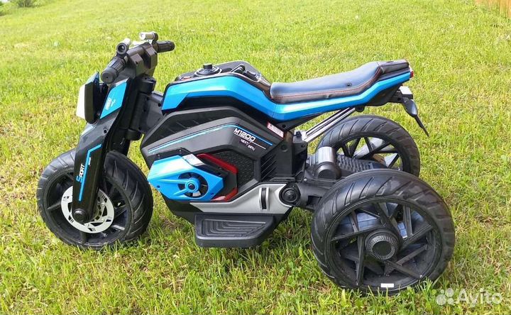 Детский трицикл на аккумуляторе
