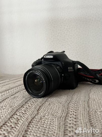 Зеркальный фотоаппарат Canon EOS 550D