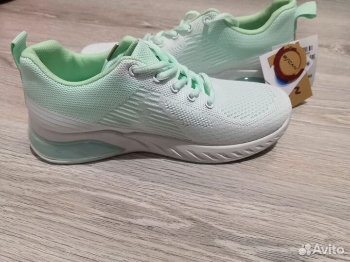 Кроссовки женские Escan