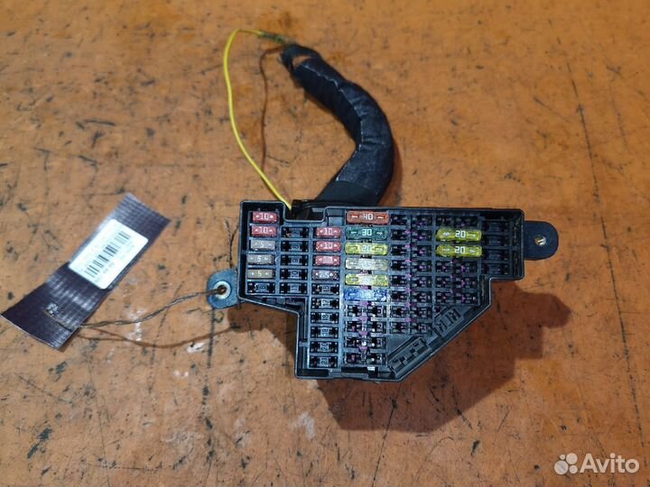 Блок предохранителей Volkswagen Golf v 1K