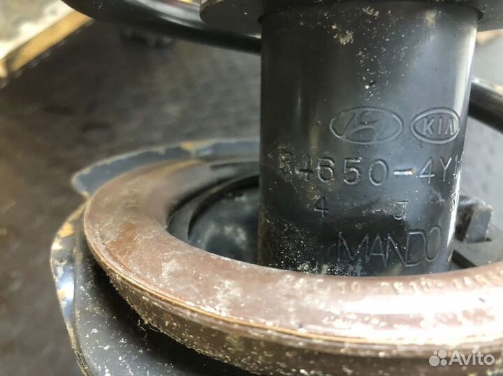 Стойка амортизатора передняя левая Hyundai Solaris