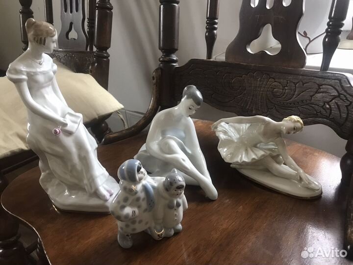 Фарфоровая статуэтка Девушка с книгой Вербилки