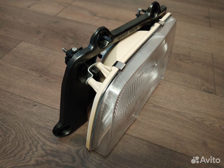 Фары правая/левая Kia Sportage 0K01151020L/R