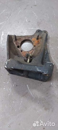 Кронштейн Nissan Serena c23