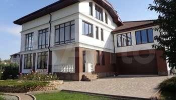 Дом 449 м² на участке 50 сот.