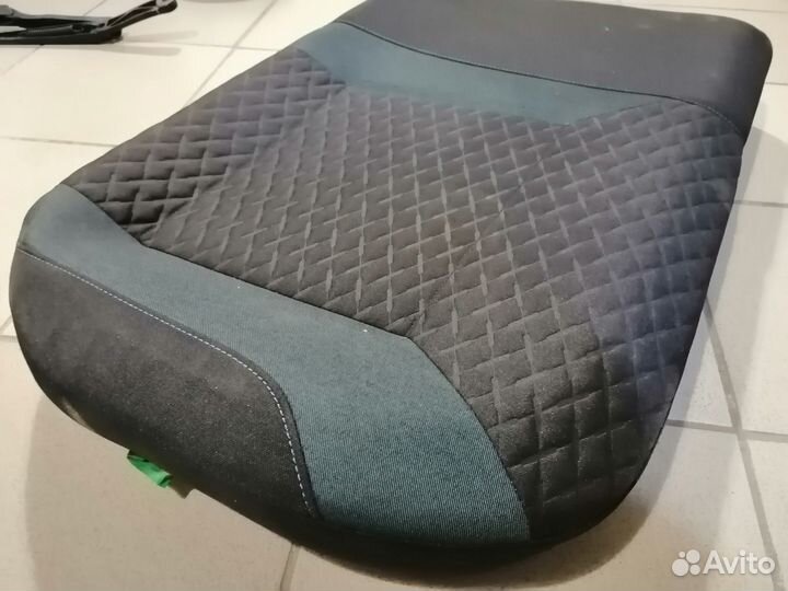 Заднее сиденье Volkswagen Polo.оригинал.бу