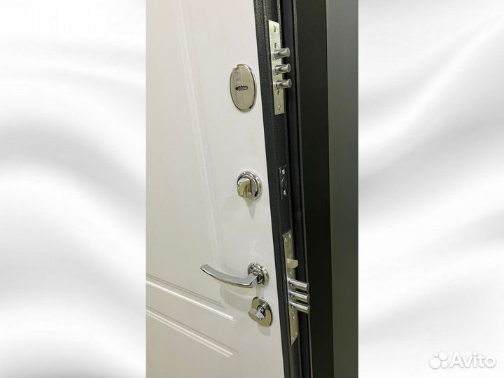 Входная дверь квартирная металлическая