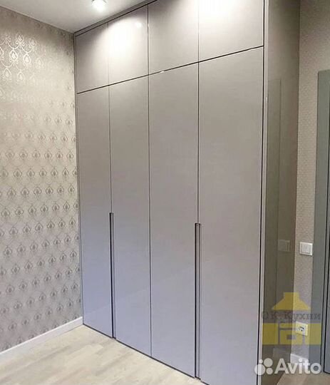 Шкаф двухстворчатый