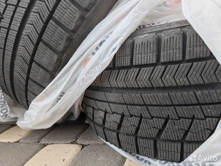 Bridgestone Blizzak VRX 225/40 R18 93S