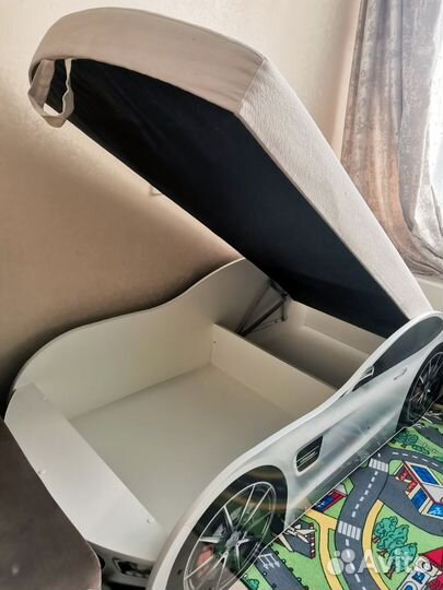 Детская кровать машина