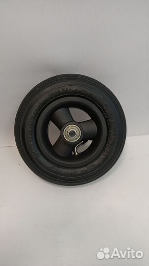 Переднее пневматическое колесо для инвалидной кол