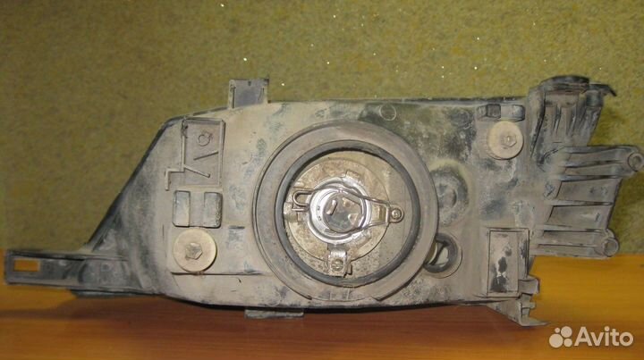 Фара правая Nissan Wingroad (99-05 года) WFY11, wh