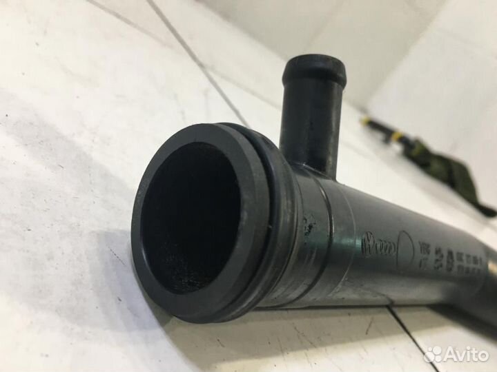 Патрубок Volkswagen Passat B7