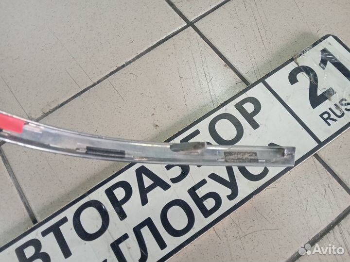 Молдинг фонаря правого Toyota Land Cruiser 200