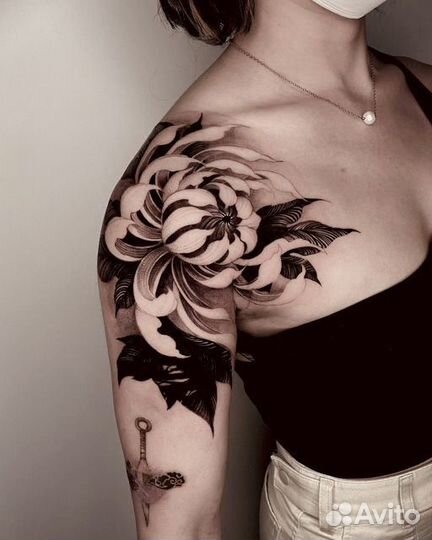 Мастер татуировки