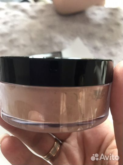 Шелковистая рассыпчатая беж пудра Mary Kay