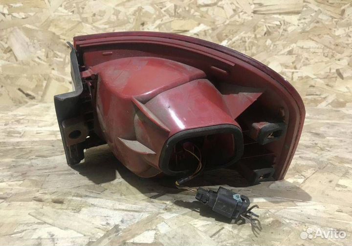 Фонарь задний левый Volkswagen Passat B6 2005