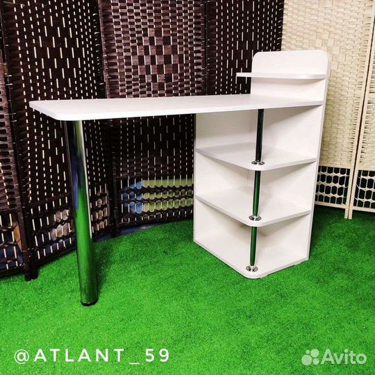 Маникюрный стол