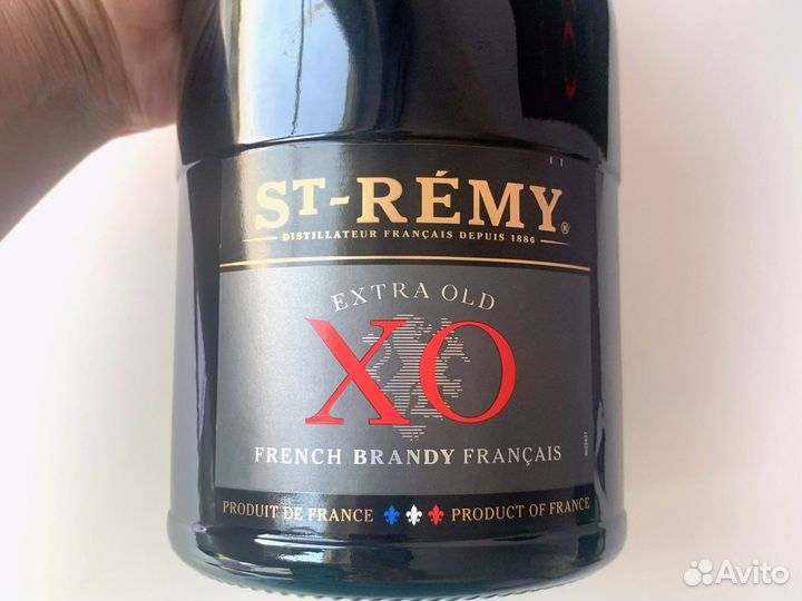 Коробка и бутылка от бренди St-Remy XO
