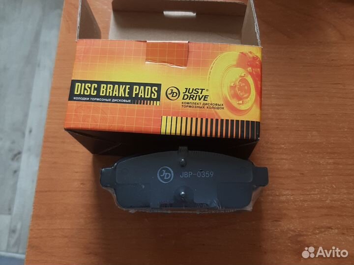 Комплект дисковых тормозных колодок chevrolet