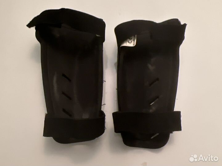 Детские футбольные щитки