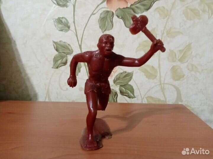 Пластмассовая фигурка 12 см