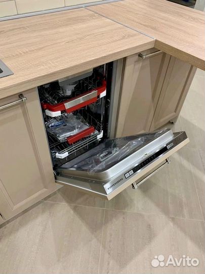 П образная кухня на заказ. Фабрика в Омске