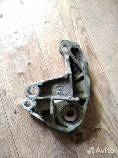 Кронштейн Mazda 3 BL