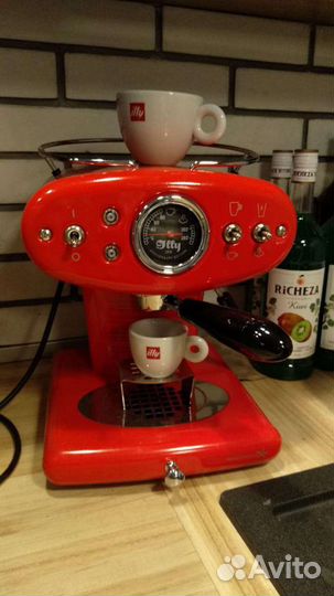 Кофемашина капсульная illy X1